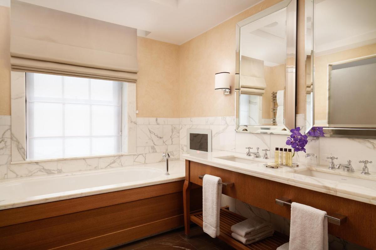 Corinthia London