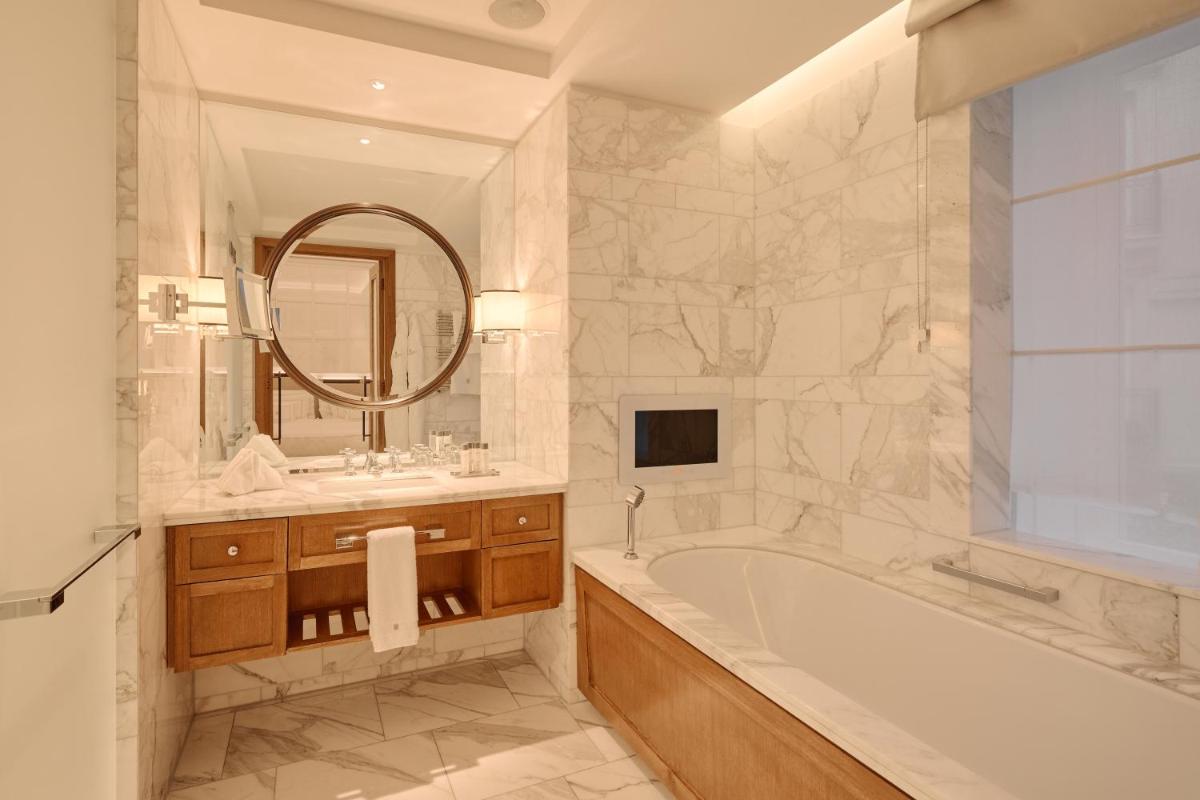 Corinthia London
