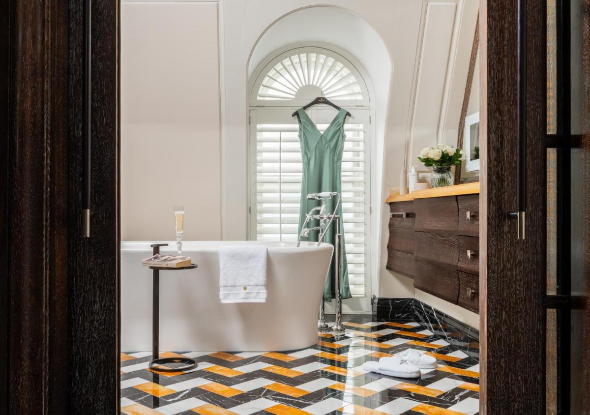 Corinthia London