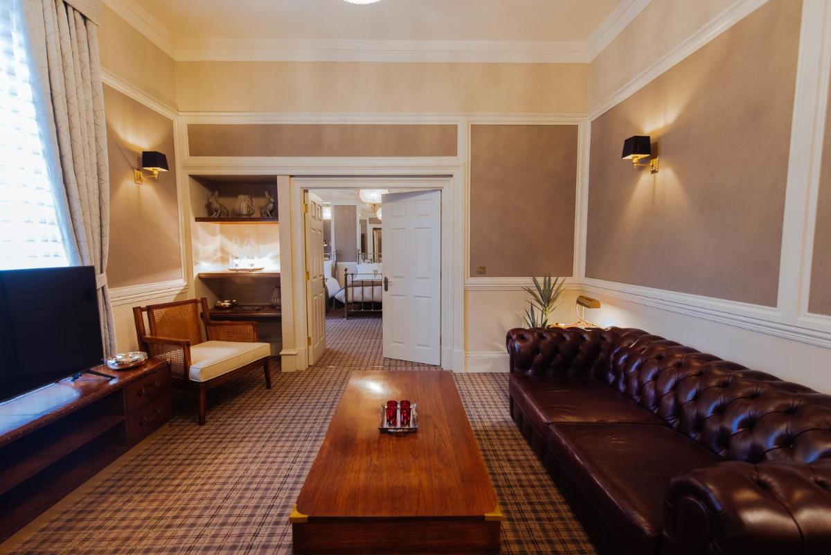 Cornhill Castle