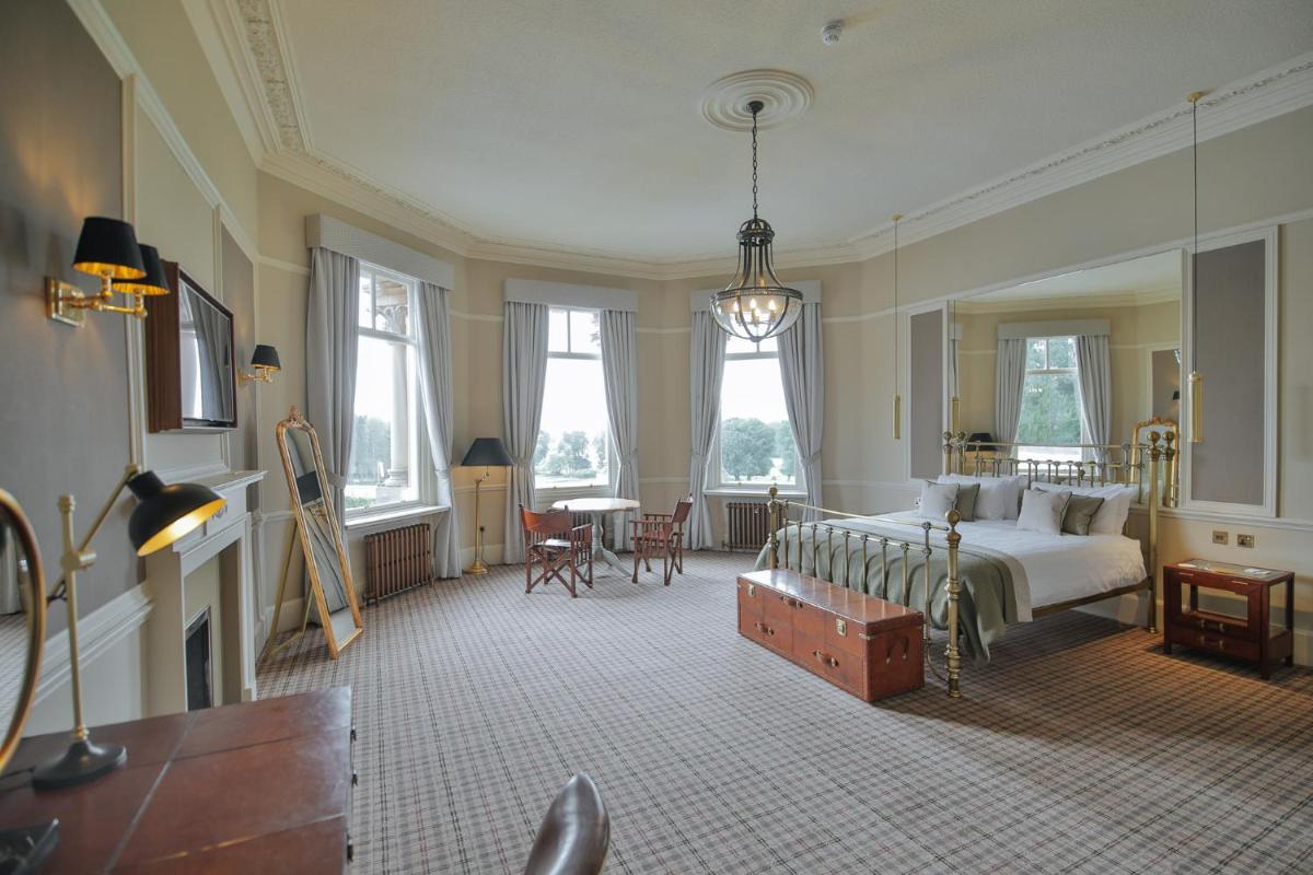 Cornhill Castle