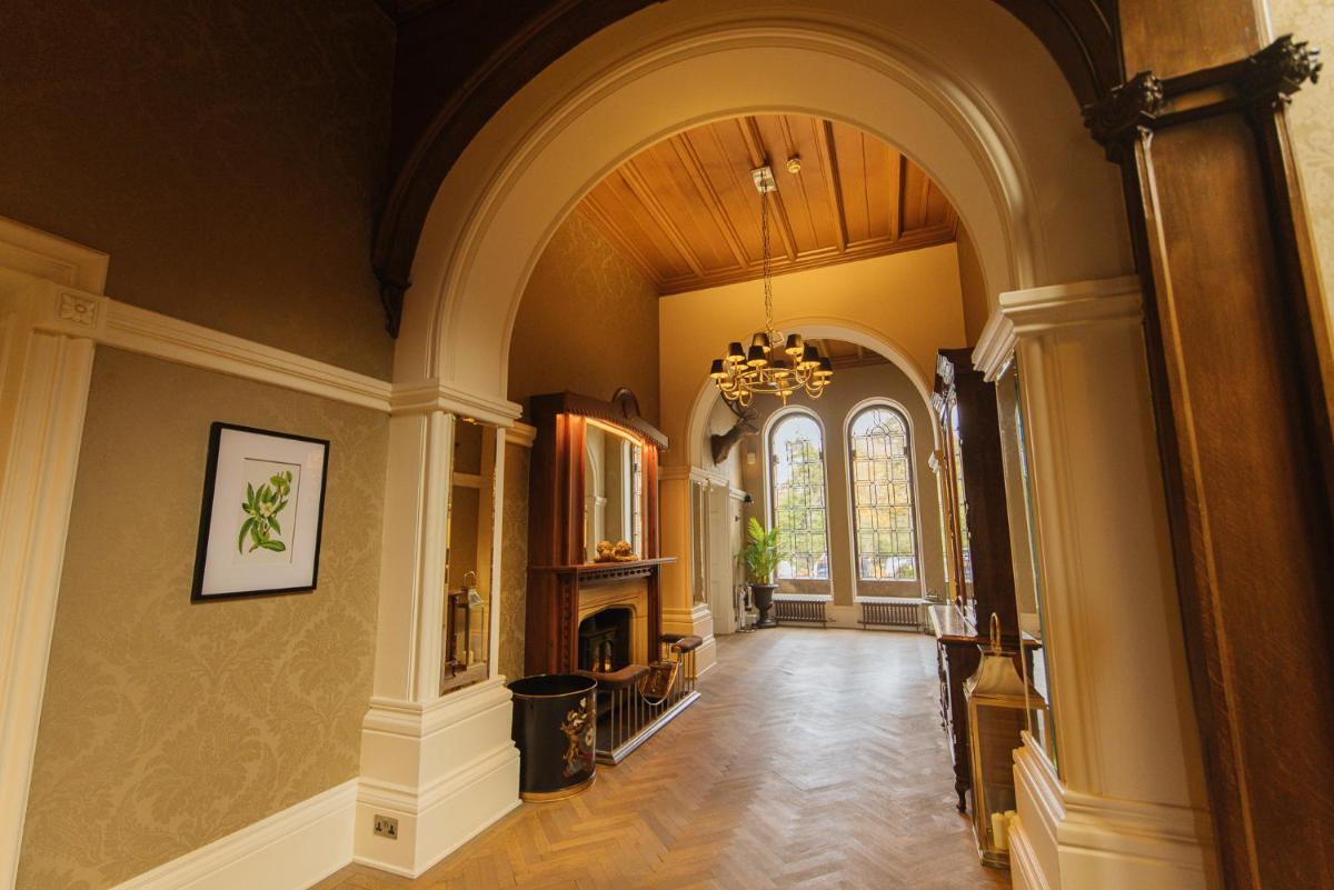 Cornhill Castle