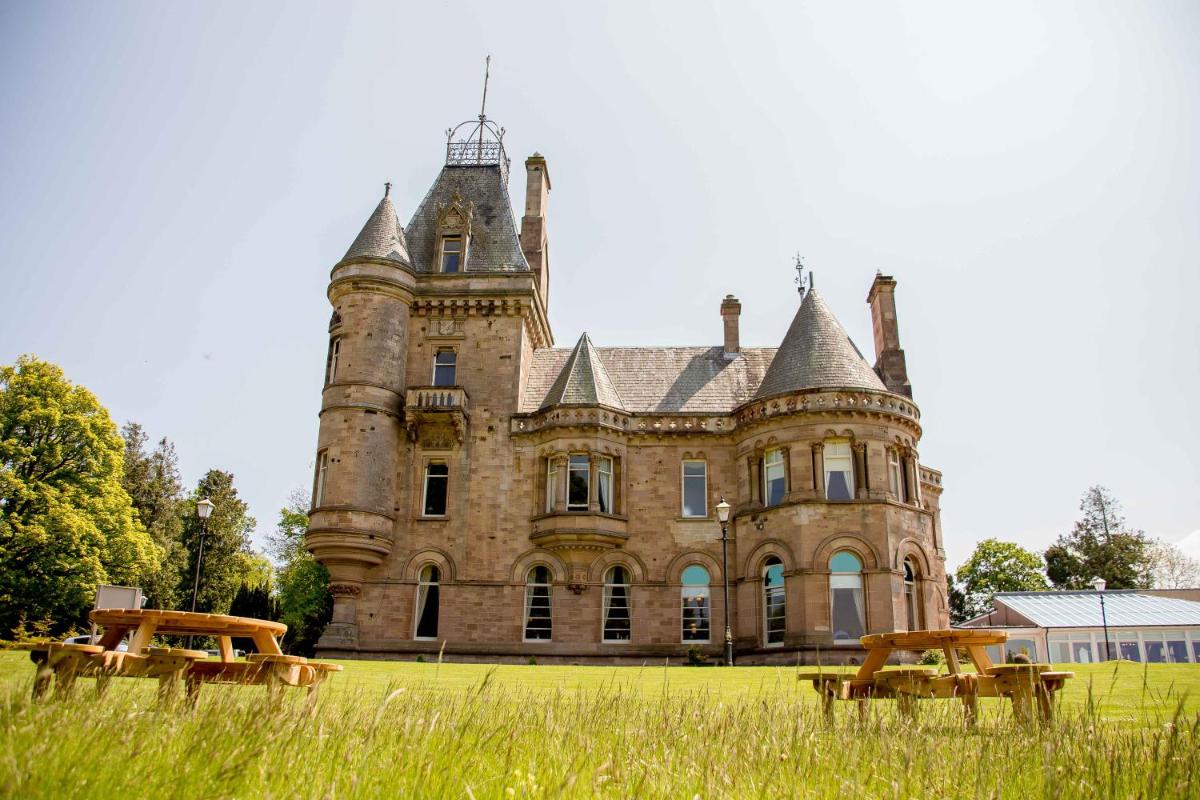 Cornhill Castle