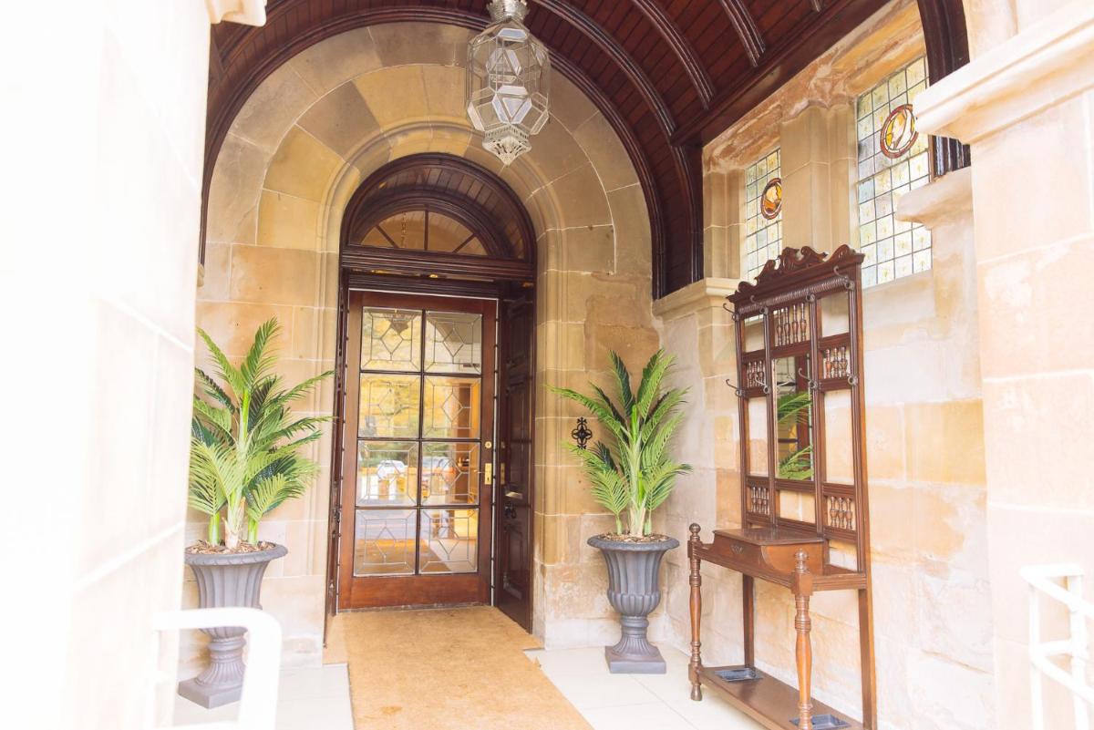 Cornhill Castle