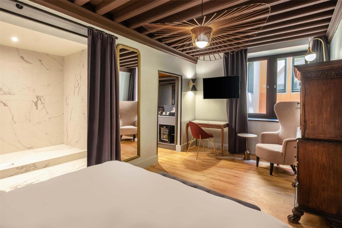 Cour des Loges Lyon, A Radisson Collection Hotel