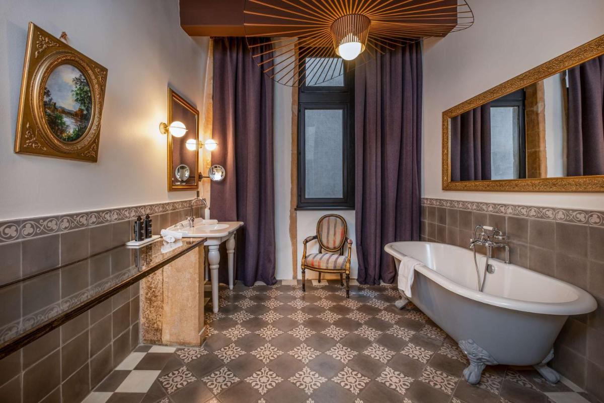 Cour des Loges Lyon, A Radisson Collection Hotel