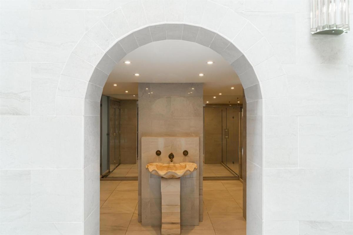 Cour des Loges Lyon, A Radisson Collection Hotel