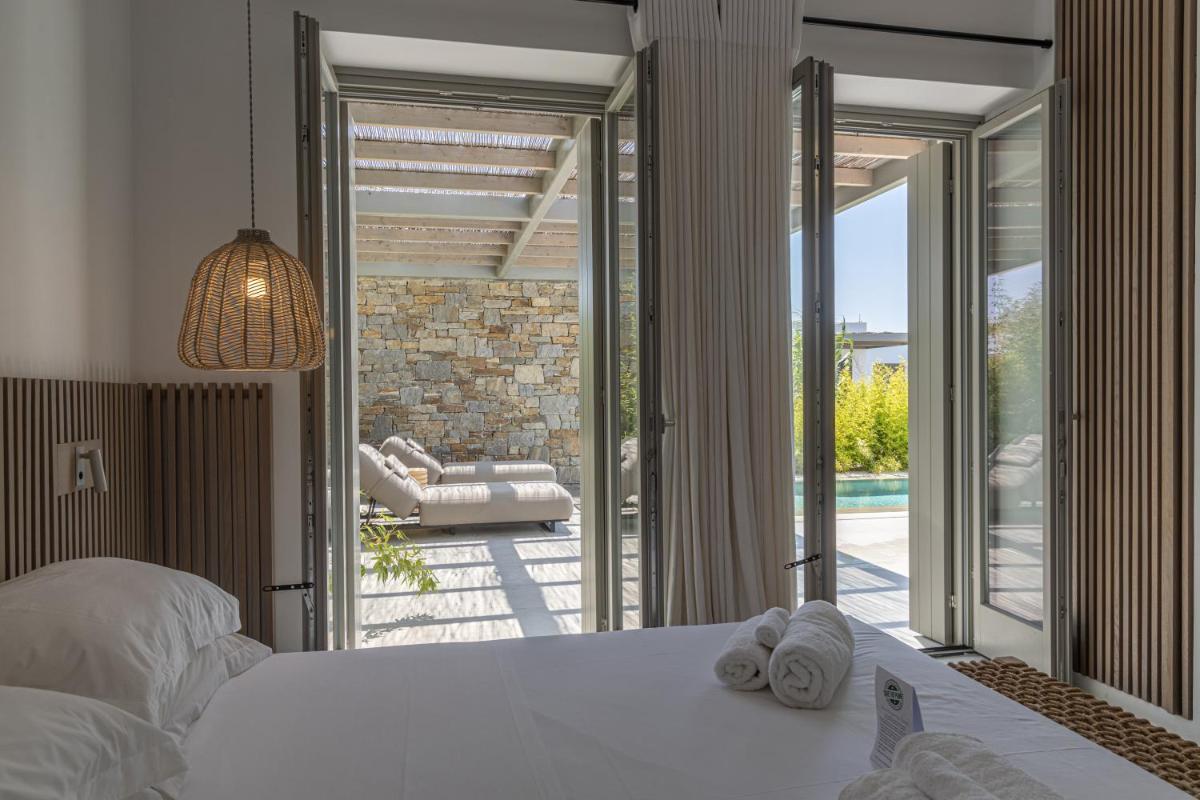 Cove Paros