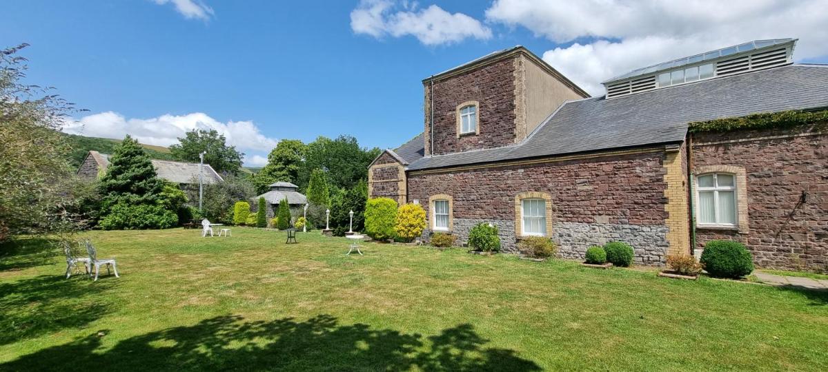 Craig-Y-Nos Castle