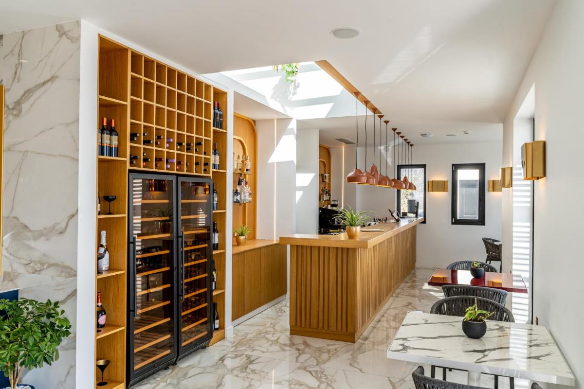 Cresanto Luxury Suites