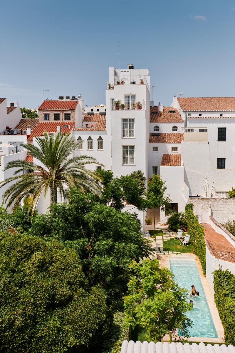 Cristine Bedfor Mahon Boutique Hotel