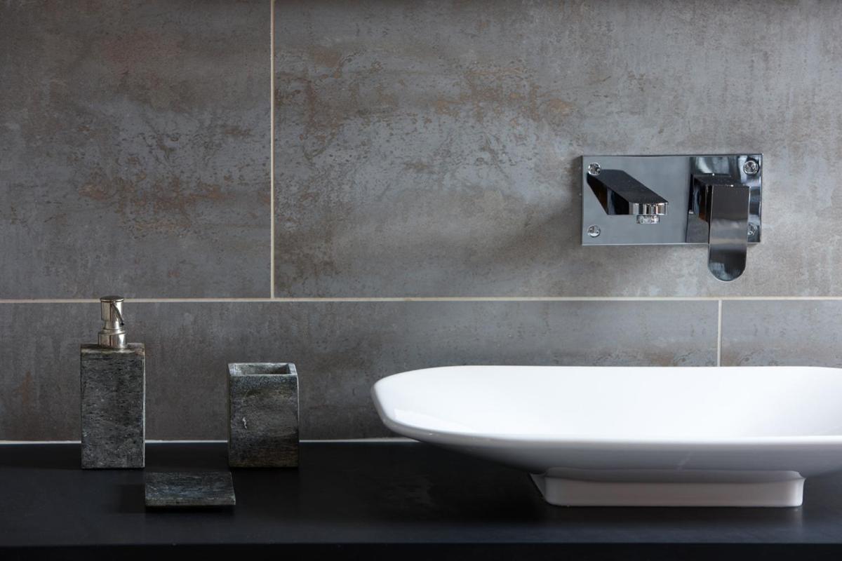 Cross Foxes - Bar Grill Rooms