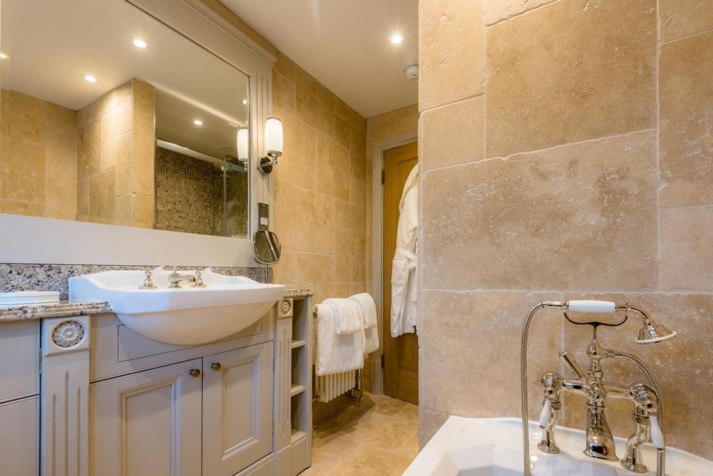 Crossbasket Castle, Hotel & Restaurant