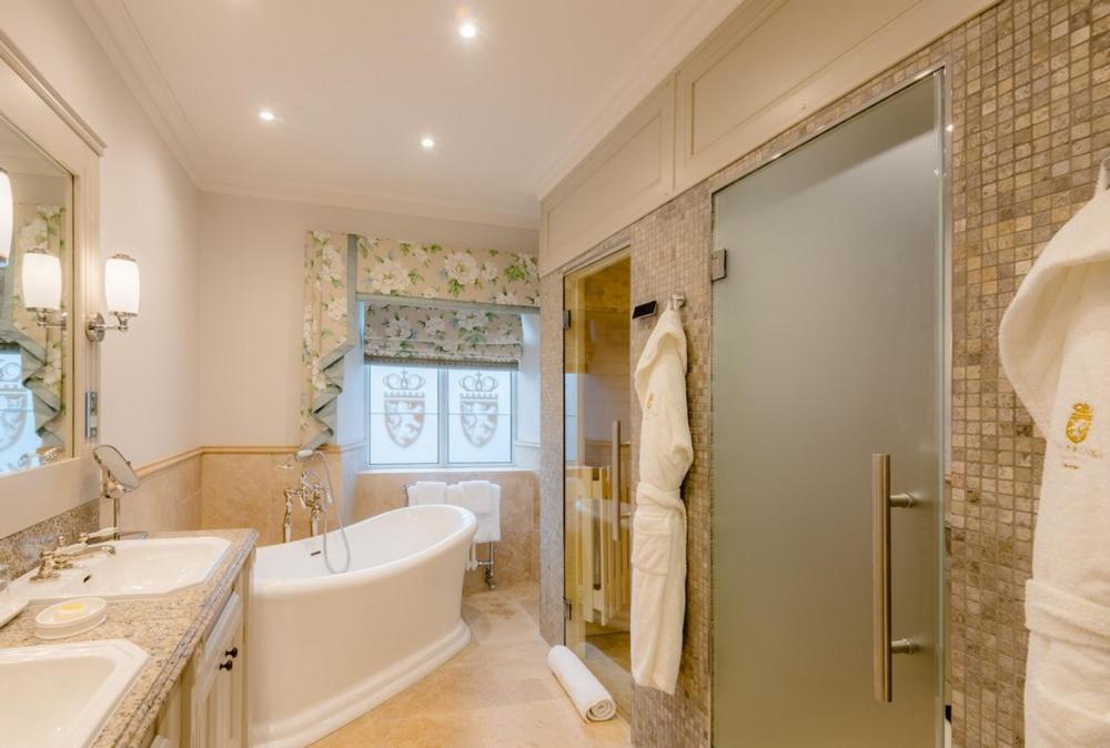 Crossbasket Castle, Hotel & Restaurant