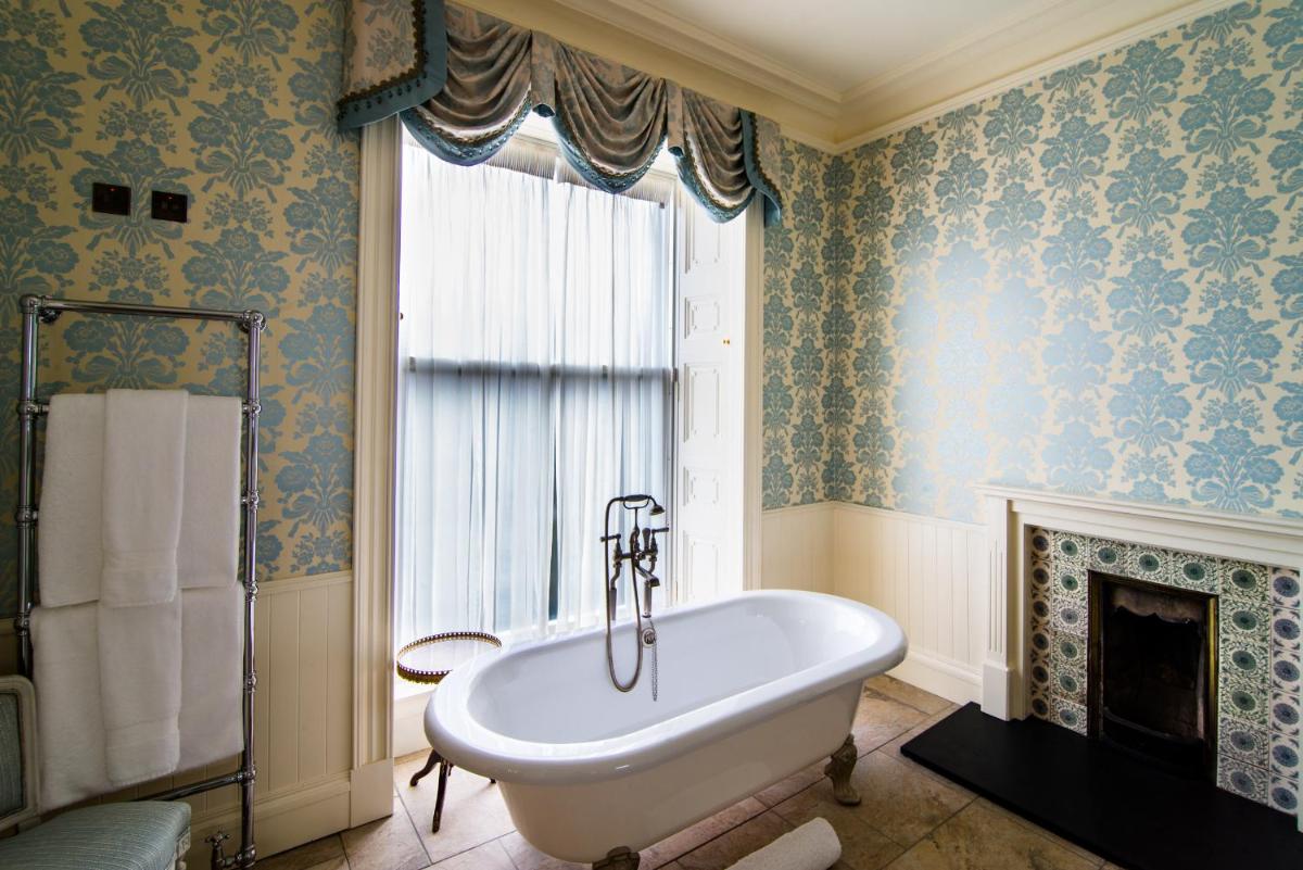 Crossbasket Castle, Hotel & Restaurant