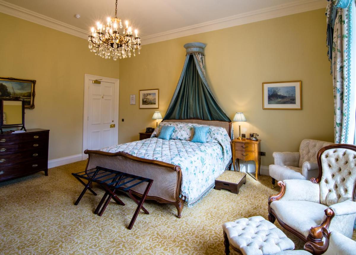 Crossbasket Castle, Hotel & Restaurant