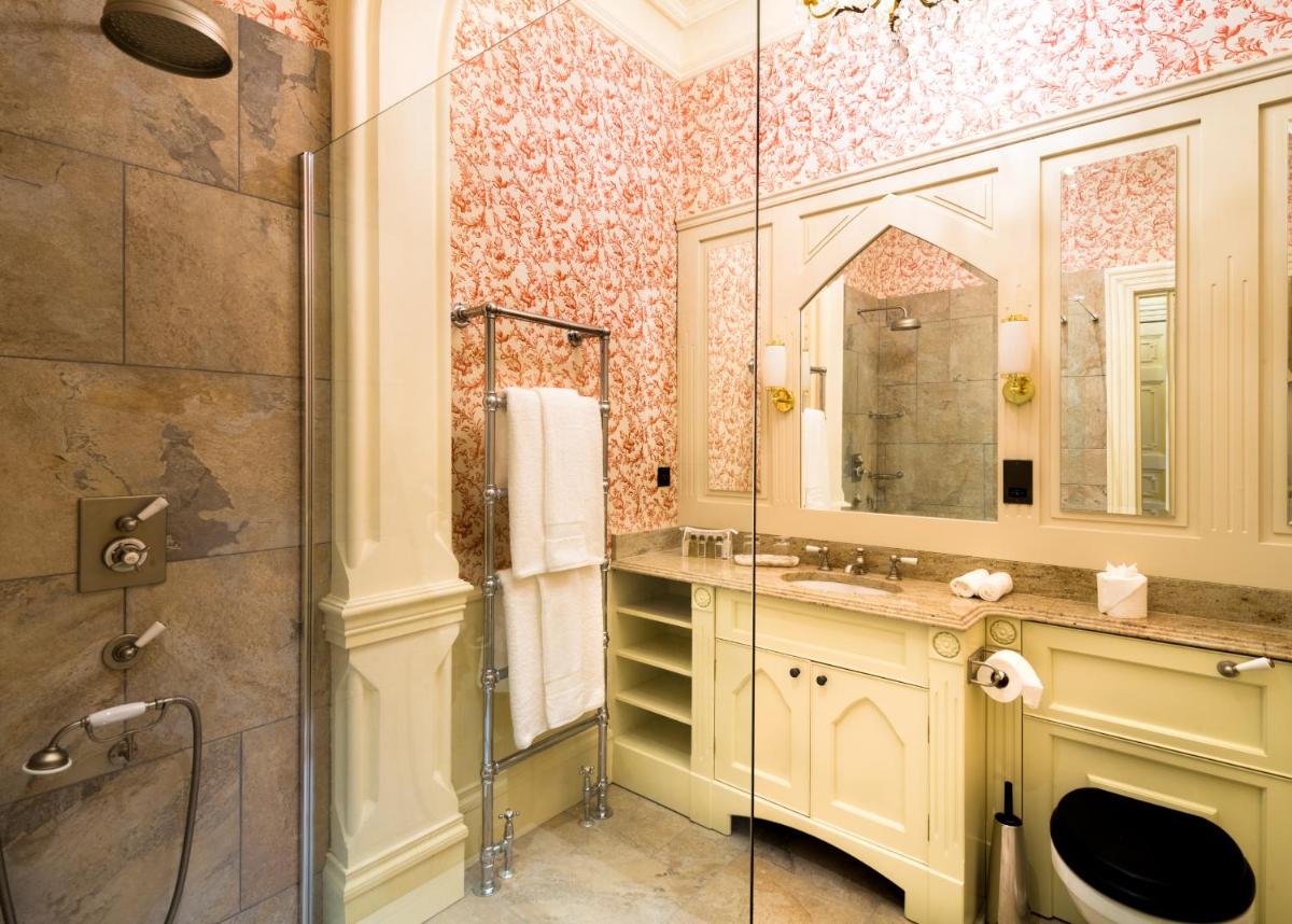 Crossbasket Castle, Hotel & Restaurant