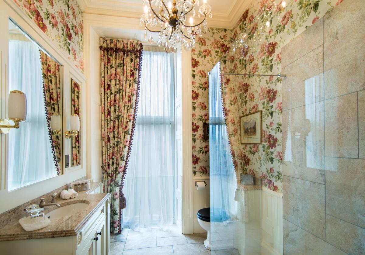 Crossbasket Castle, Hotel & Restaurant