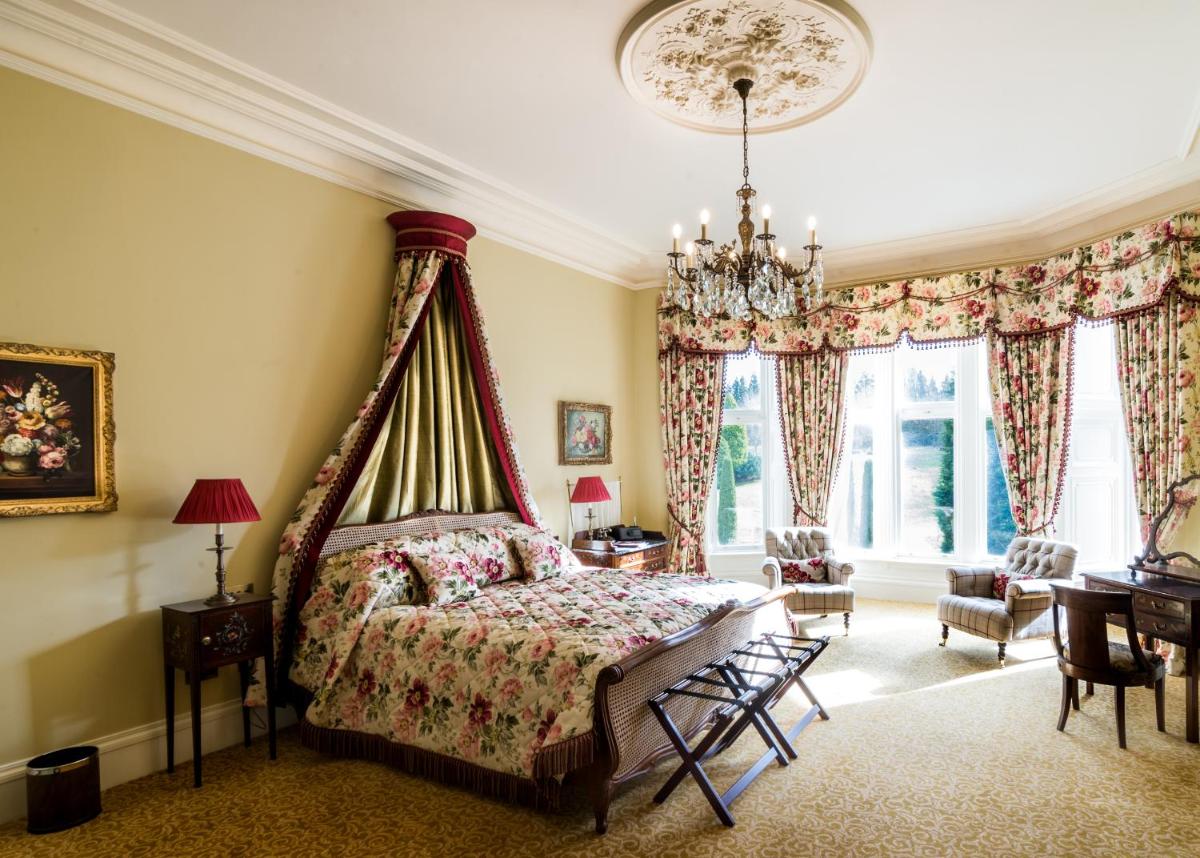 Crossbasket Castle, Hotel & Restaurant