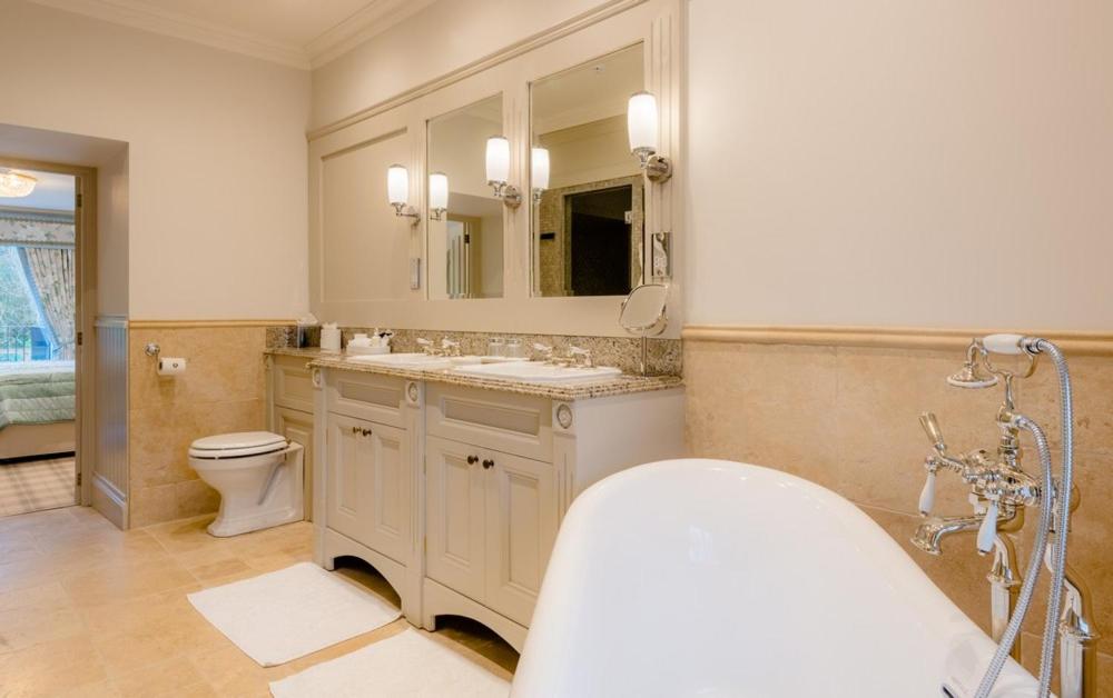 Crossbasket Castle, Hotel & Restaurant