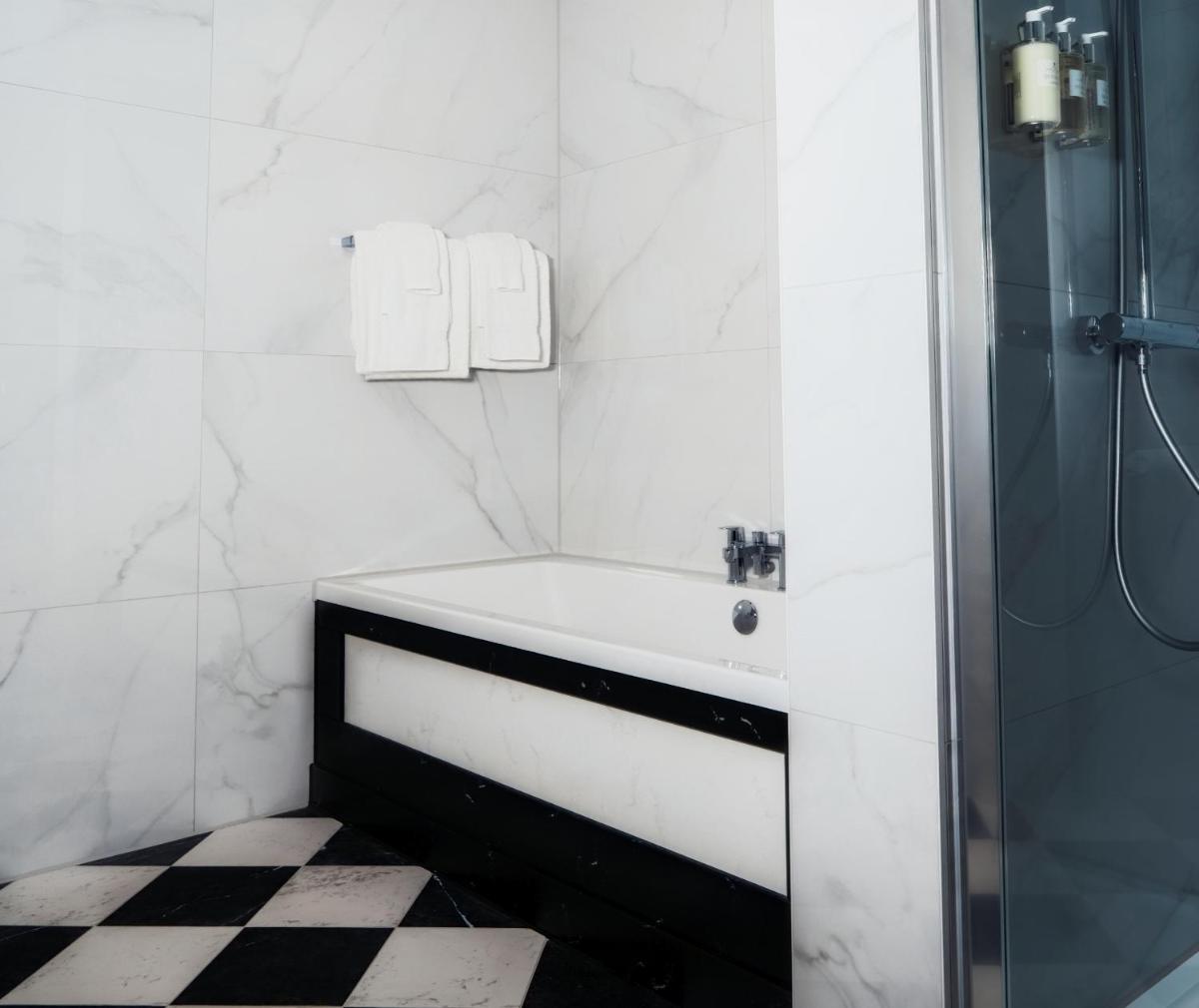 Crossbasket Castle, Hotel & Restaurant