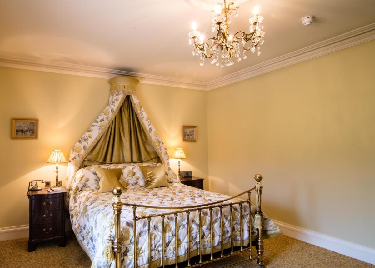 Crossbasket Castle, Hotel & Restaurant