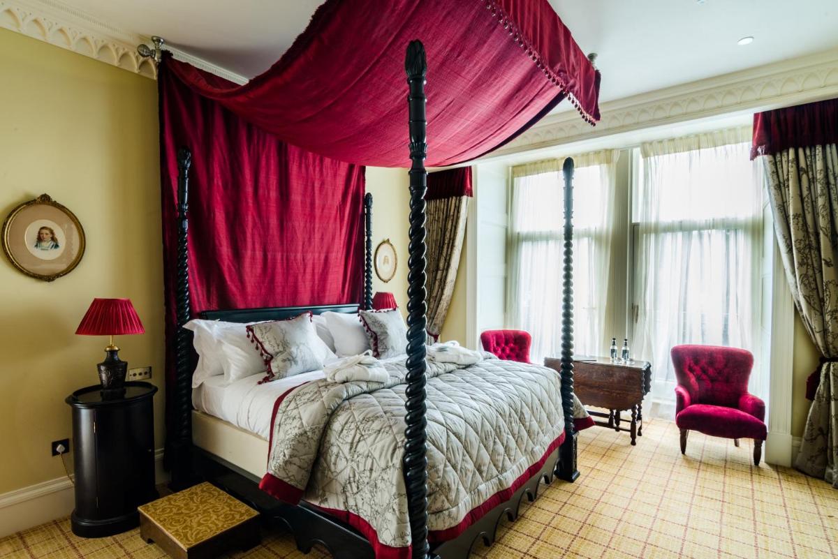 Crossbasket Castle, Hotel & Restaurant