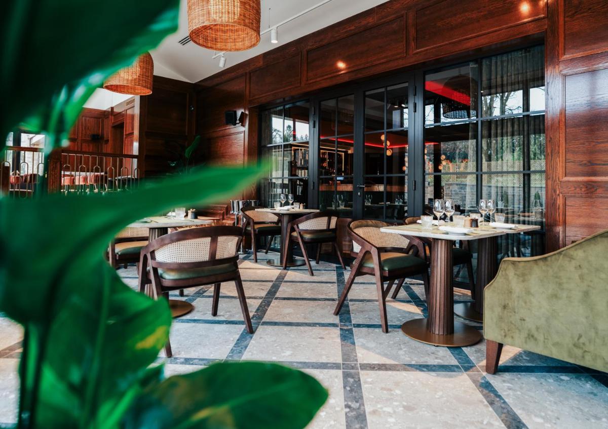 Crossbasket Castle, Hotel & Restaurant