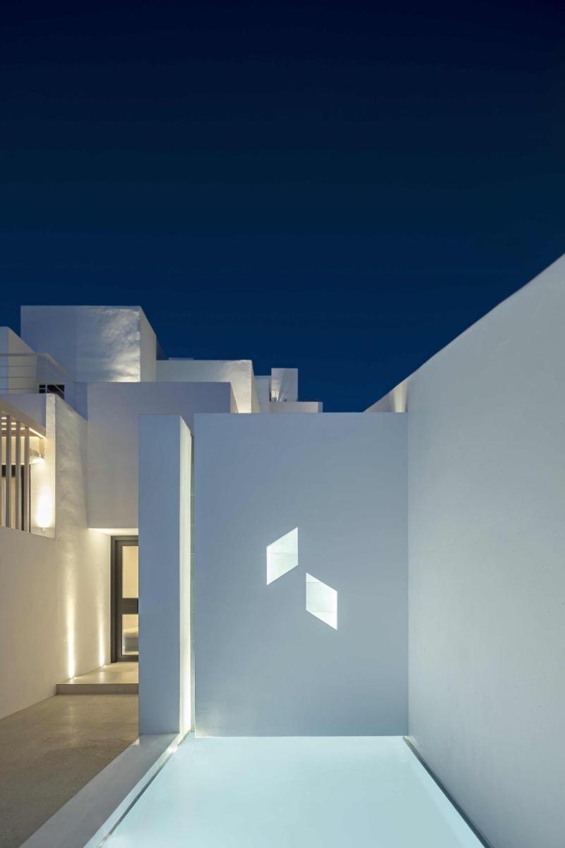 CUBIC Mykonos Seafront Design Suites
