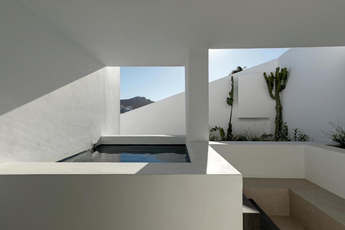 CUBIC Mykonos Seafront Design Suites