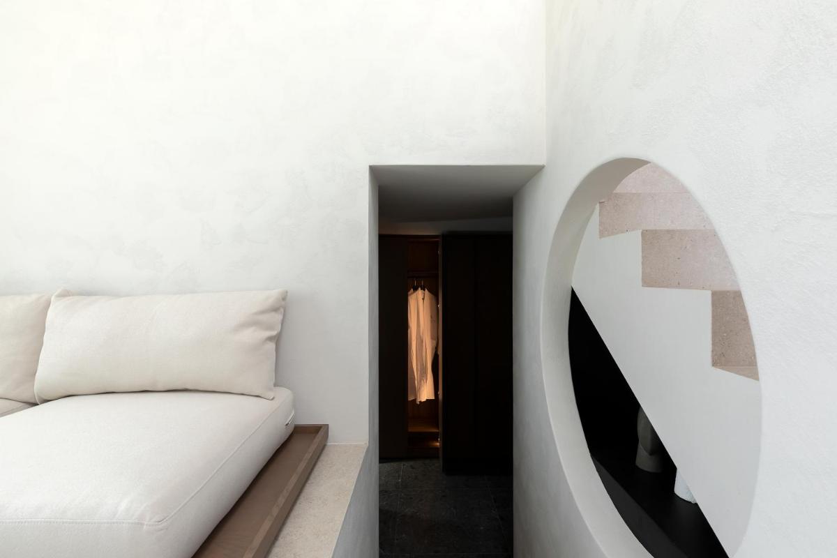 CUBIC Mykonos Seafront Design Suites