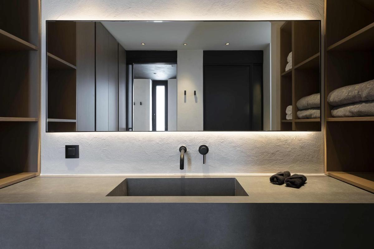 CUBIC Mykonos Seafront Design Suites