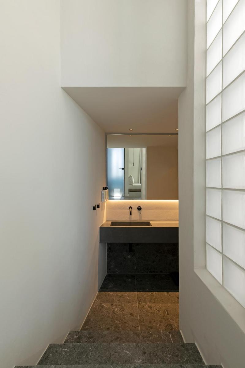 CUBIC Mykonos Seafront Design Suites