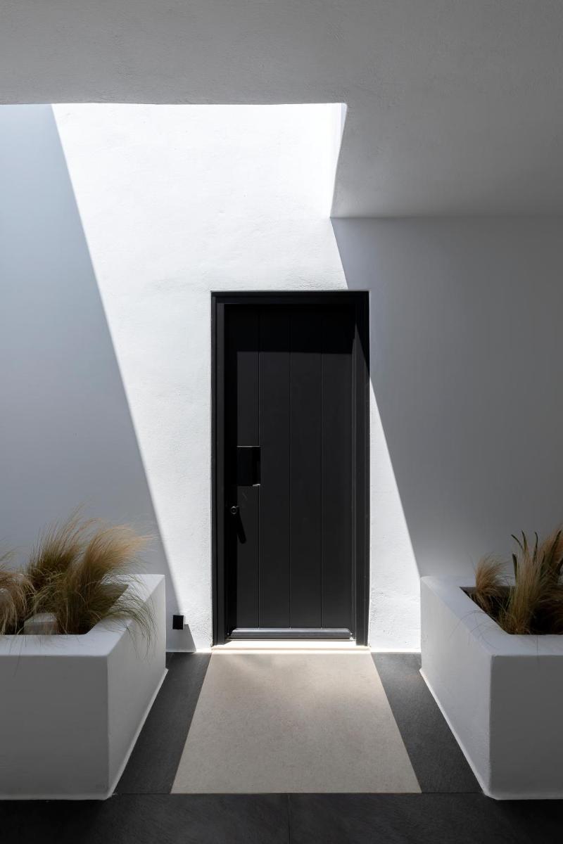 CUBIC Mykonos Seafront Design Suites