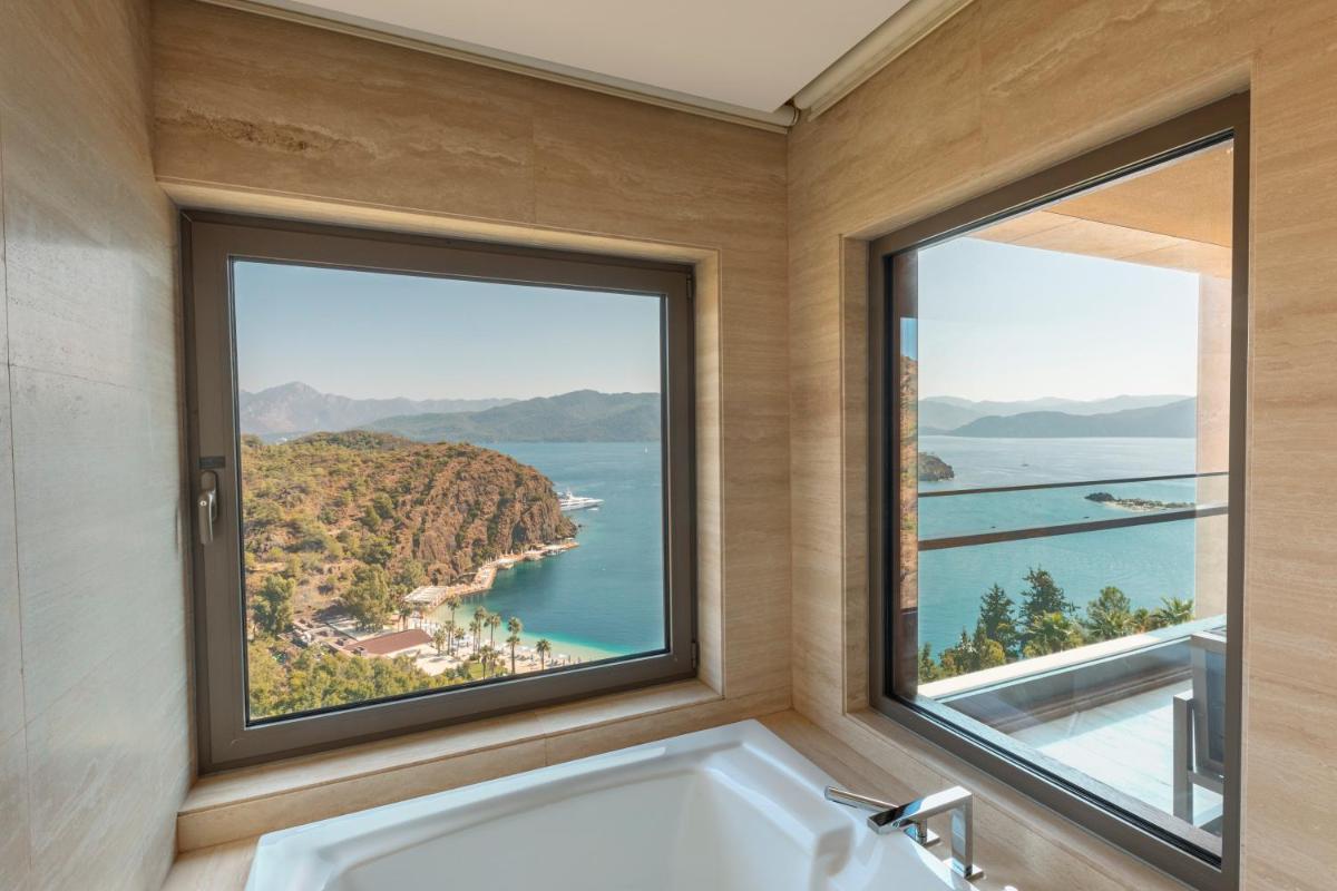 D Maris Bay
