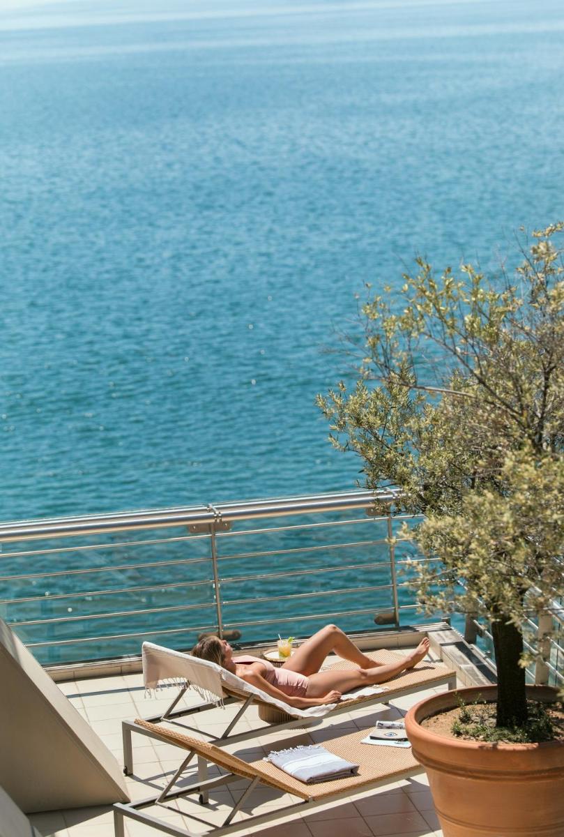 Daios Luxury Living