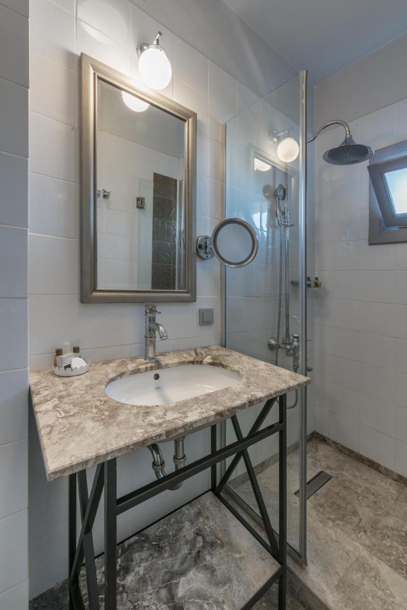 Delight Deluxe Hotel