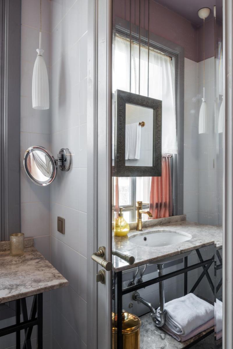 Delight Deluxe Hotel