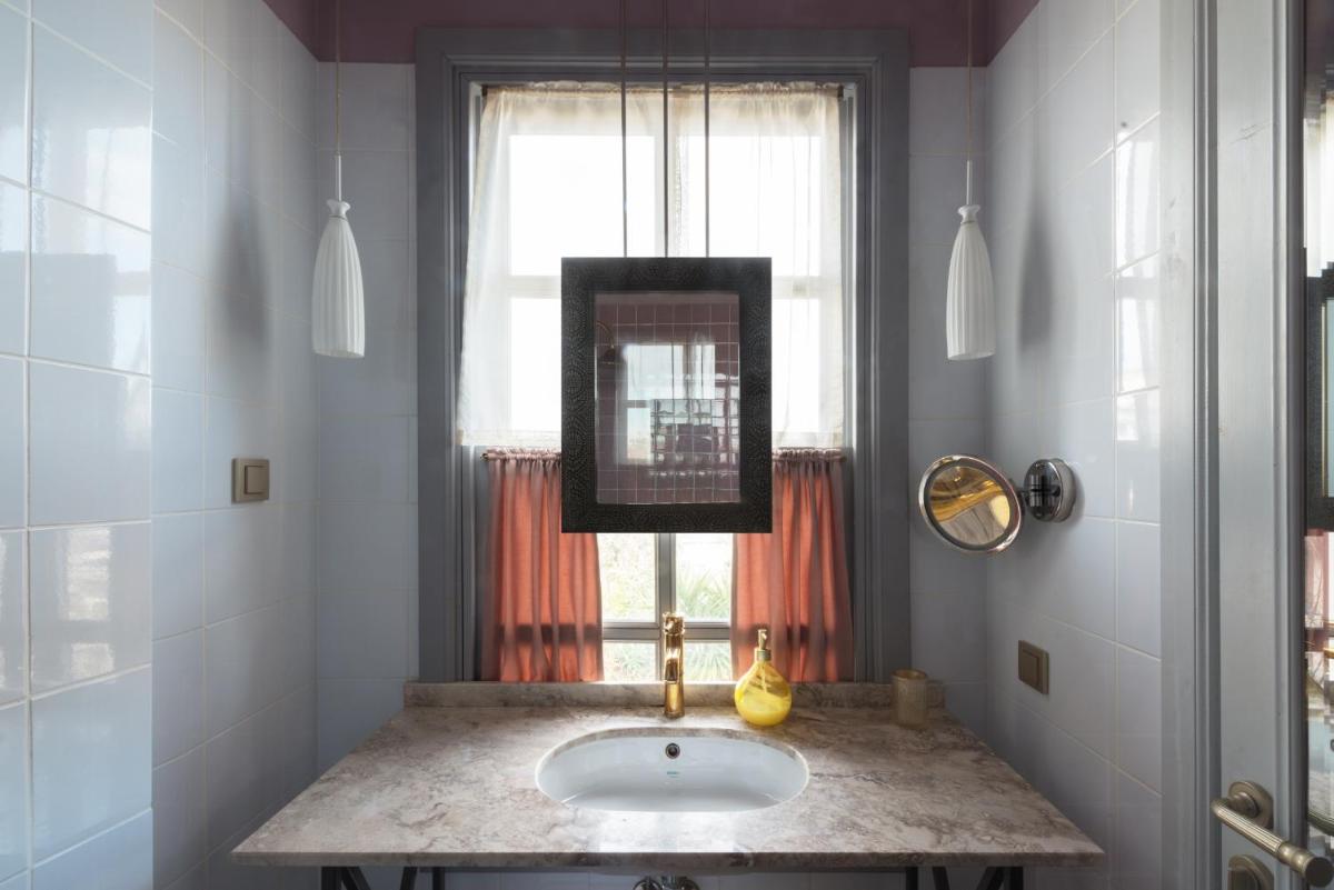 Delight Deluxe Hotel