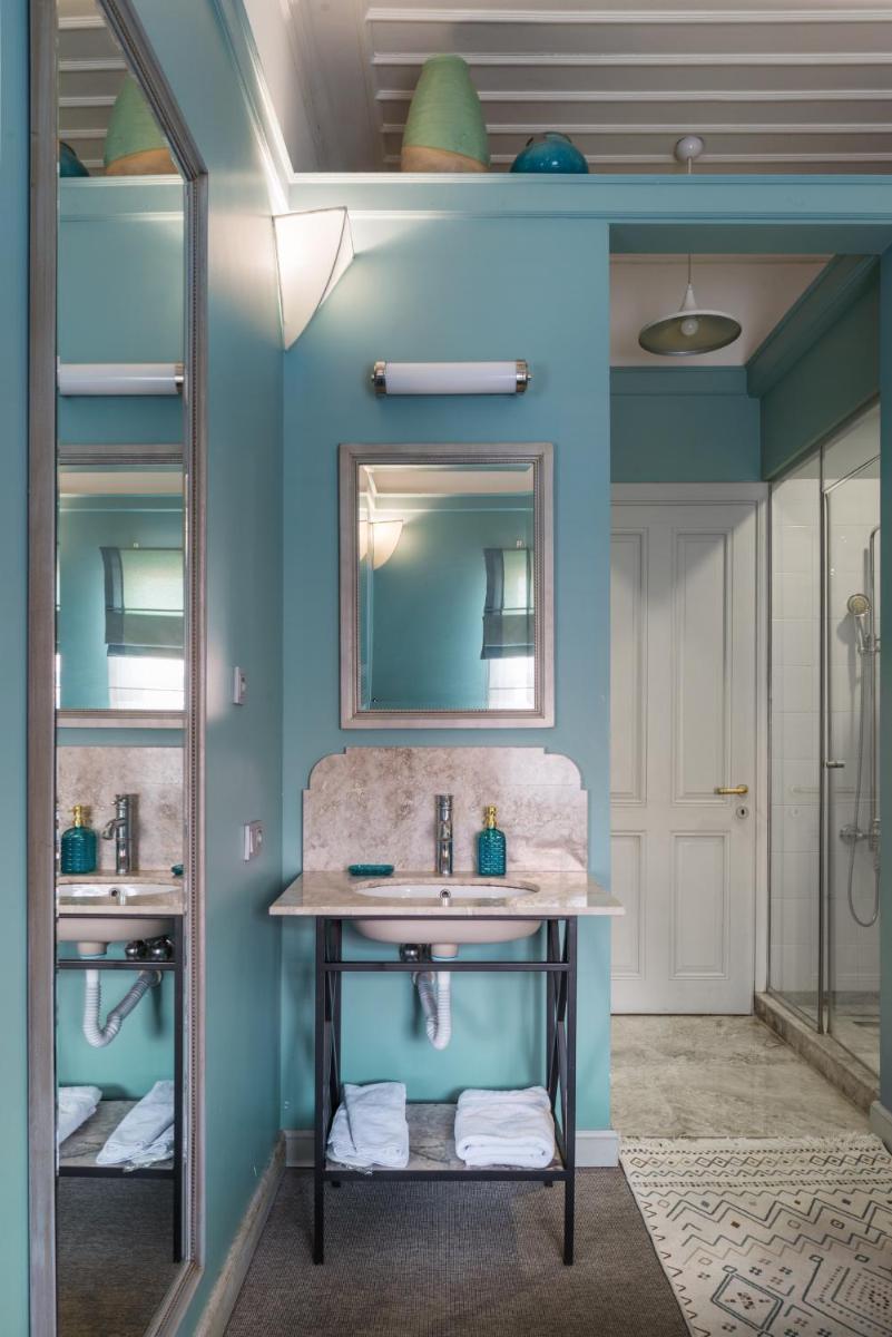 Delight Deluxe Hotel