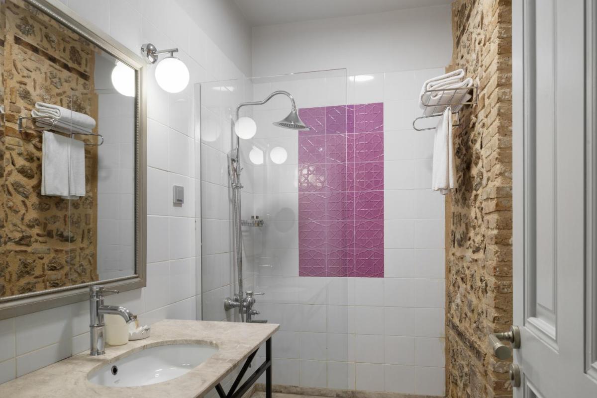 Delight Deluxe Hotel