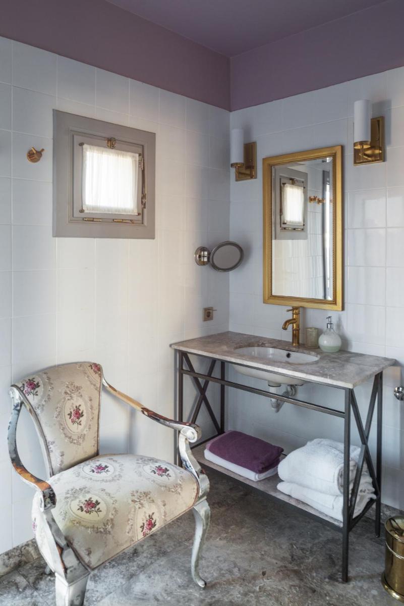 Delight Deluxe Hotel