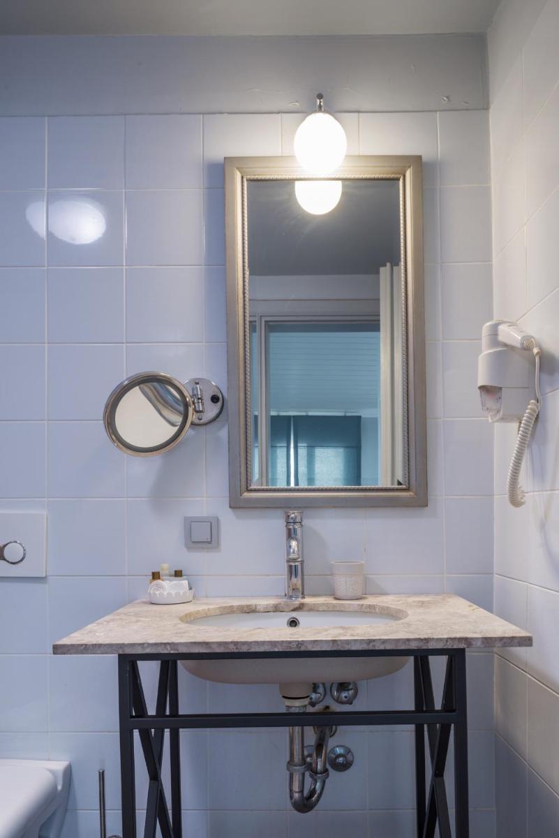 Delight Deluxe Hotel