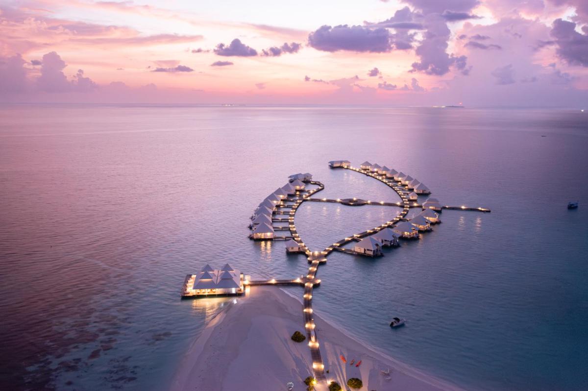 Diamonds Athuruga Maldives Resort & Spa