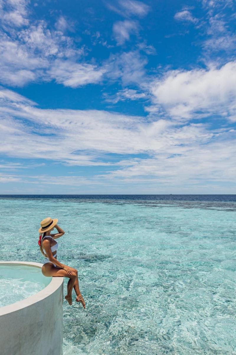 Diamonds Athuruga Maldives Resort & Spa