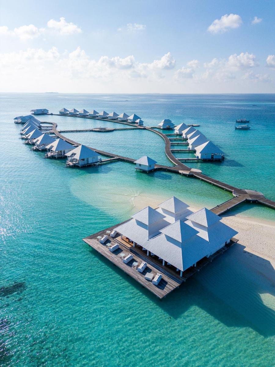 Diamonds Athuruga Maldives Resort & Spa