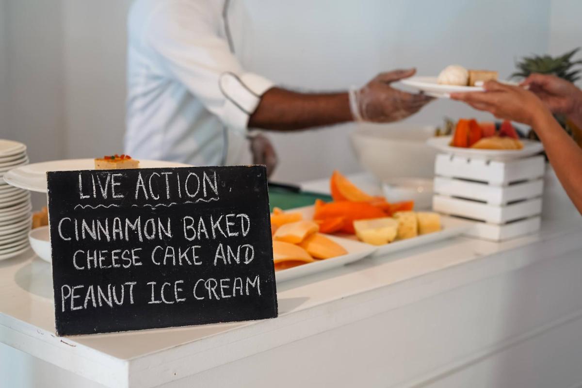 Diamonds Athuruga Maldives Resort & Spa