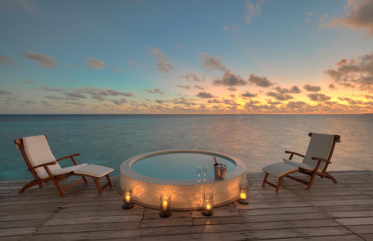Diamonds Athuruga Maldives Resort & Spa