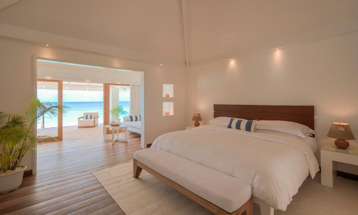 Diamonds Athuruga Maldives Resort & Spa