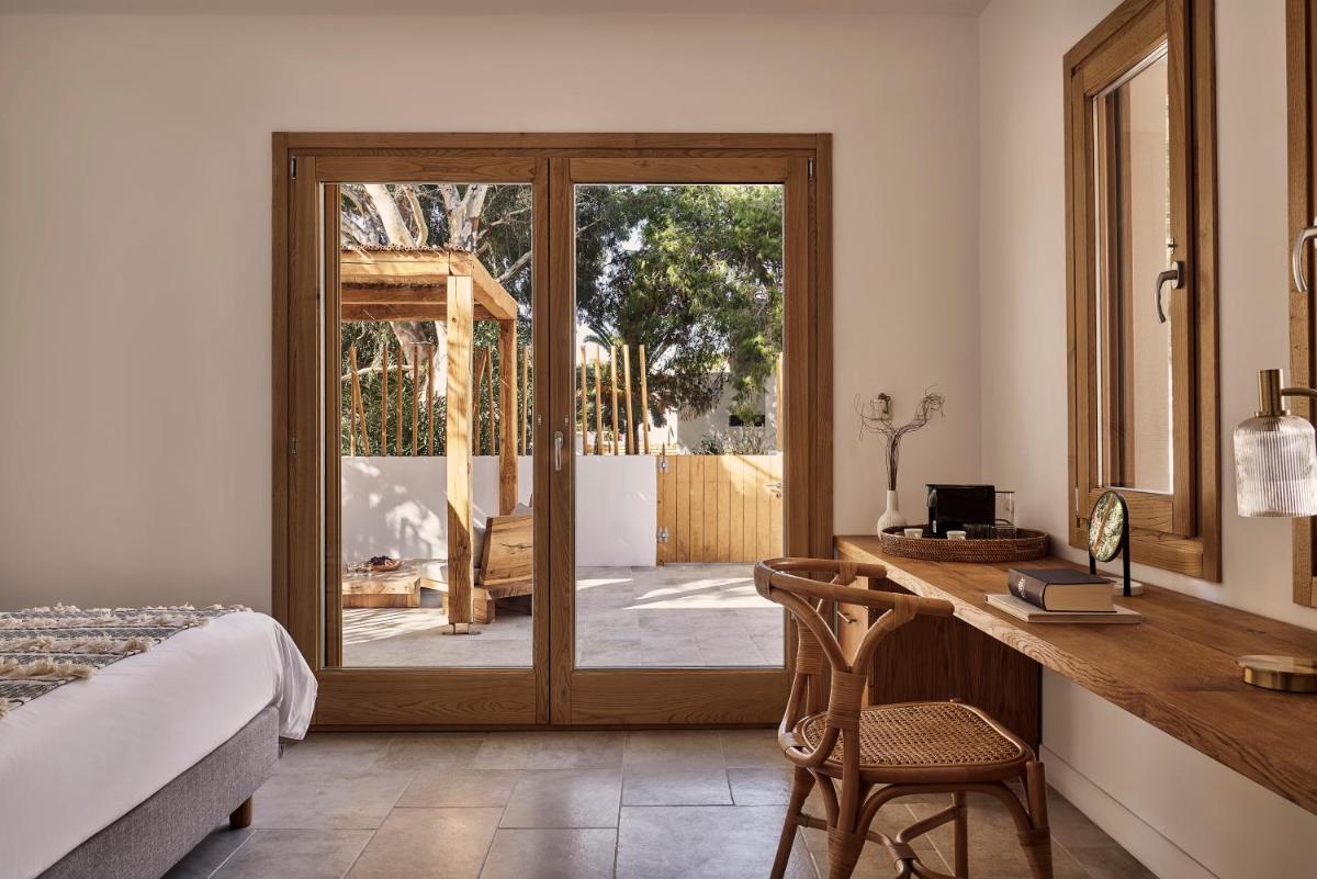 Dionysos Seaside Resort Ios